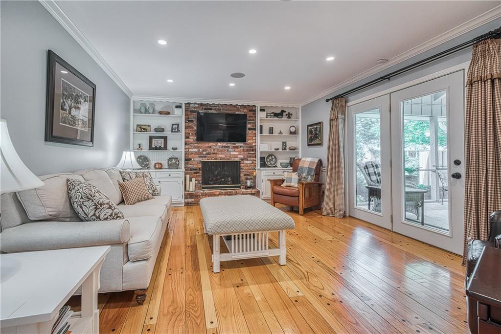 5357 Roxbury Road Indianapolis, IN 46226 - Photo 5 of 31 Gallery Image 5