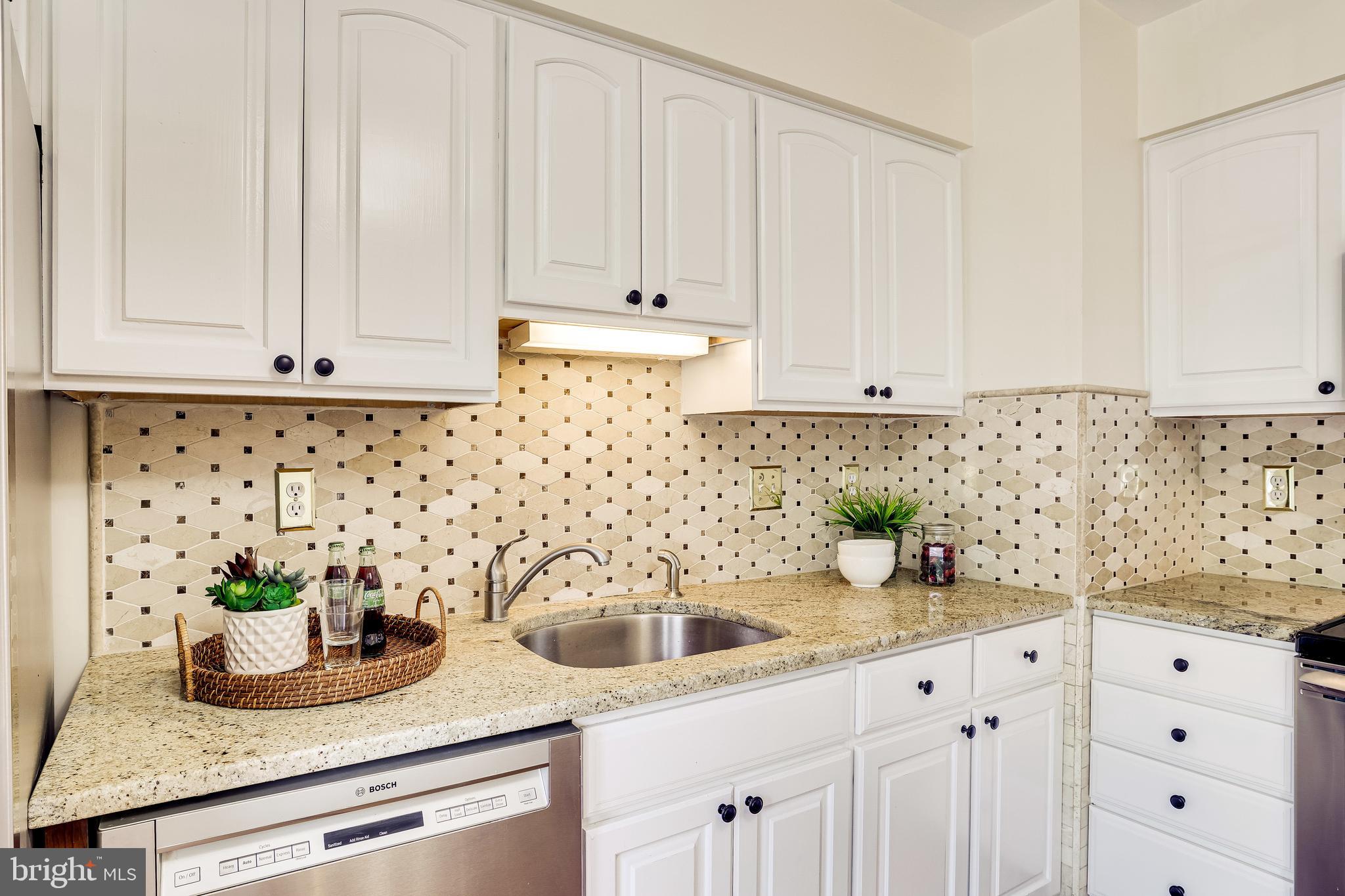 11962 Sentinel Point Court Reston, VA 20191 - Photo 10 of 62 The kitchen also has a tiled backsplash.