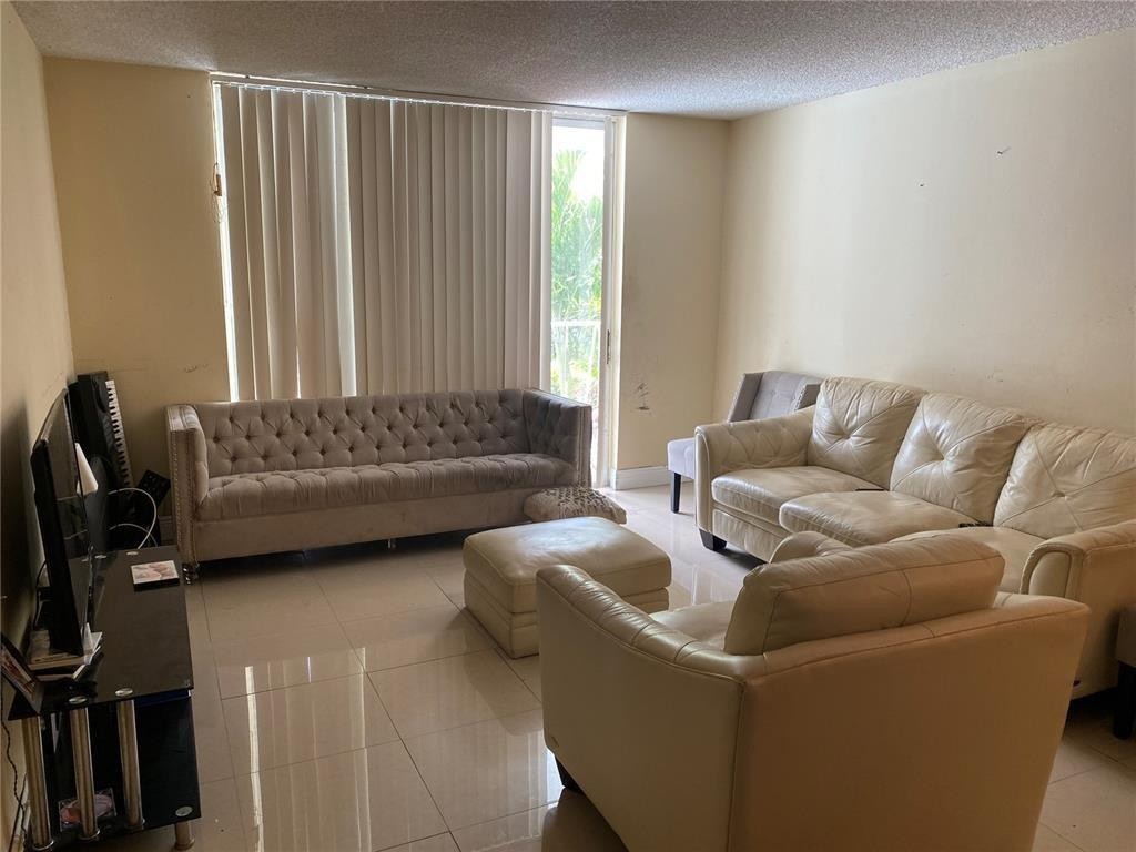 486 Northwest 165th Street, Unit B 206 Miami, FL 33169 - Photo 2 of 2 Photo 2