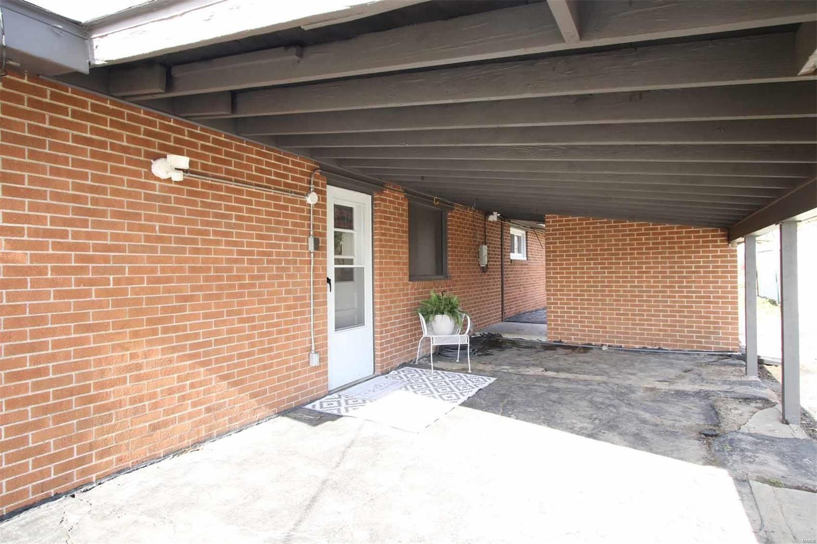 4004 Fosterburg Road Alton, IL 62002 - Photo 2 of 18