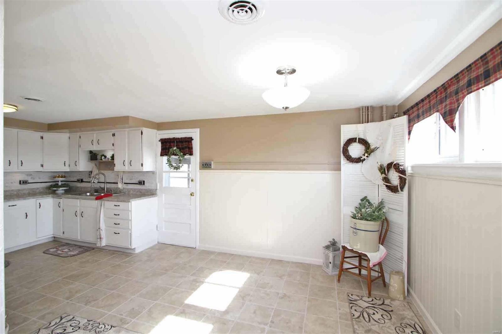 4004 Fosterburg Road Alton, IL 62002 - Photo 8 of 18
