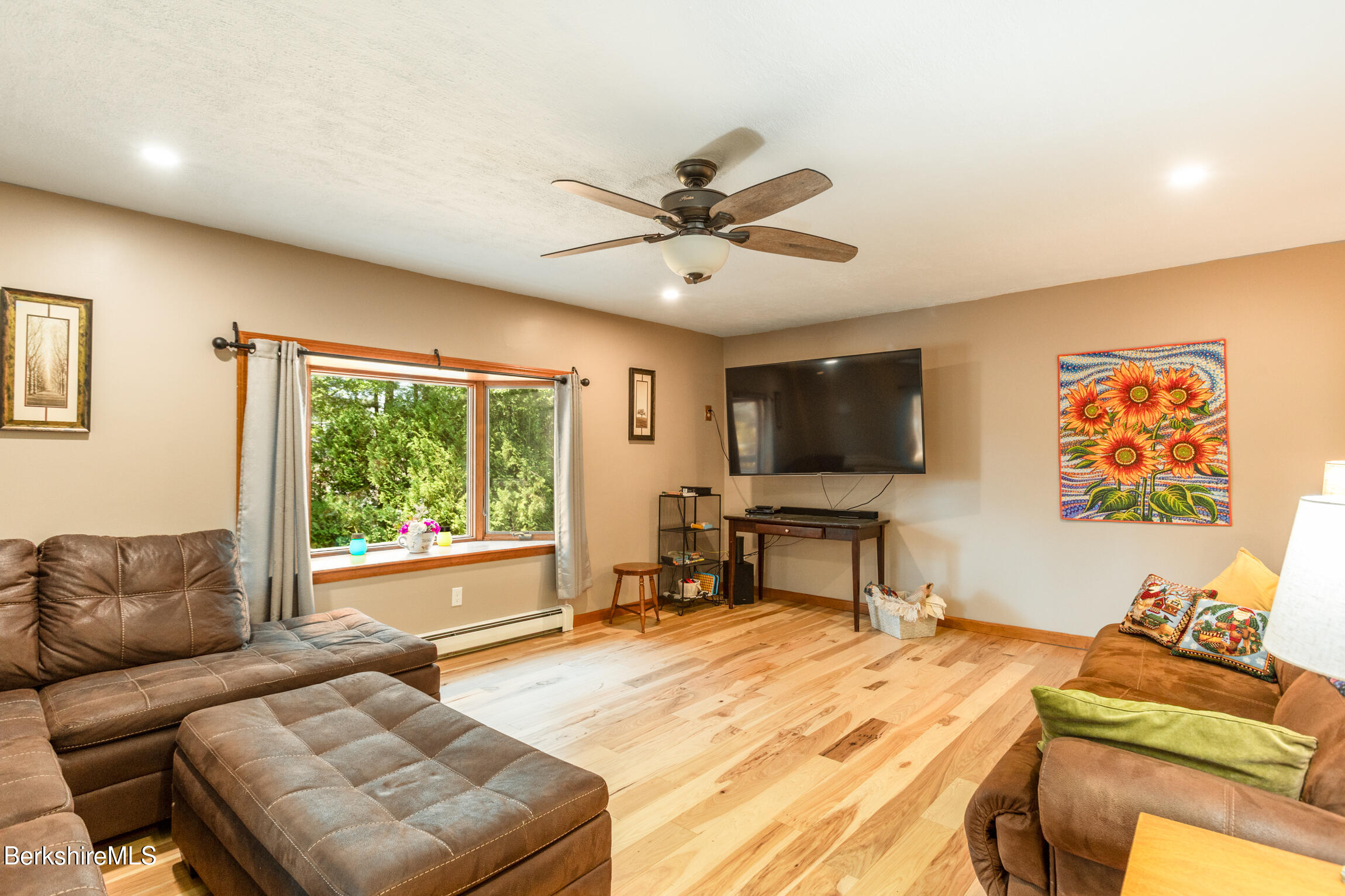561 Pecks Road Pittsfield, MA 01201 - Photo 12 of 32 Living Room
