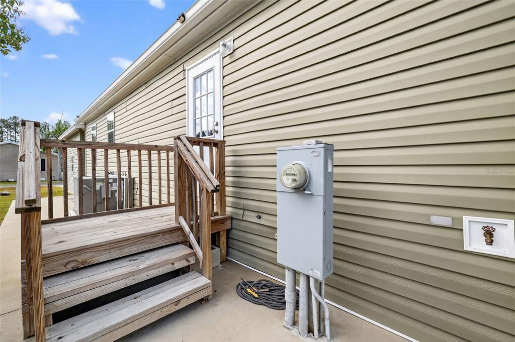11523 Marvell Way Leesburg, FL 34788 - Photo 25 of 40 a view of a balcony