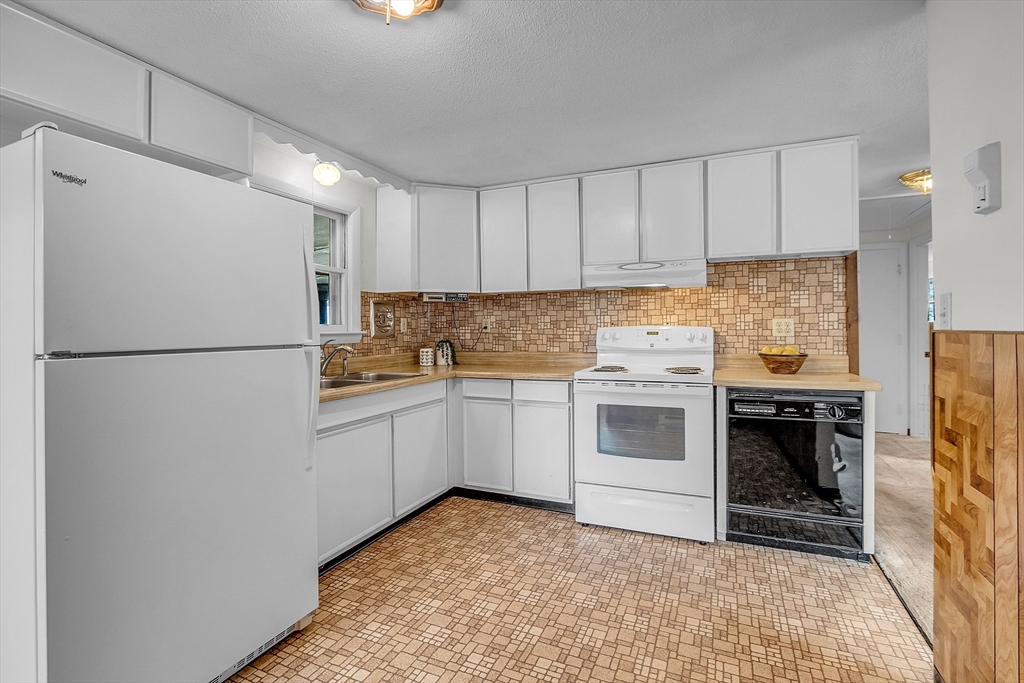 24 Candice Street Clinton, MA 01510 - Photo 6 of 27 Gallery Image 6