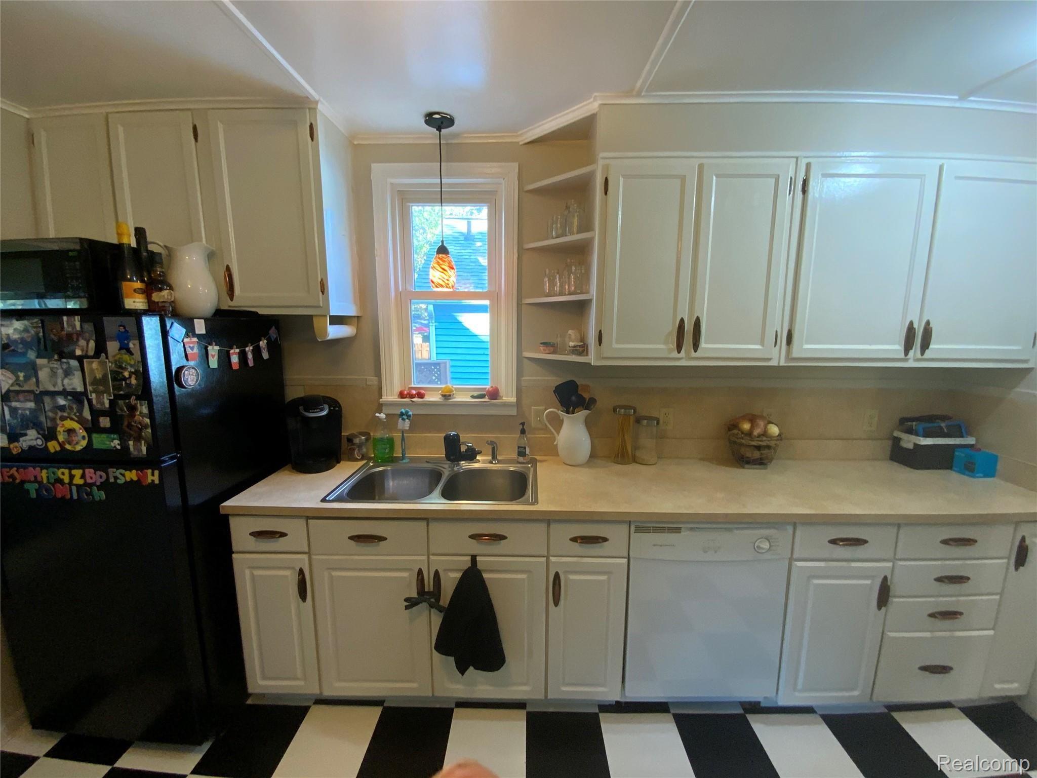 2152 Roslyn Road Grosse Pointe, MI 48236 - Photo 20 of 41 Photo Sep 21, 5 17 29 PM.jpg