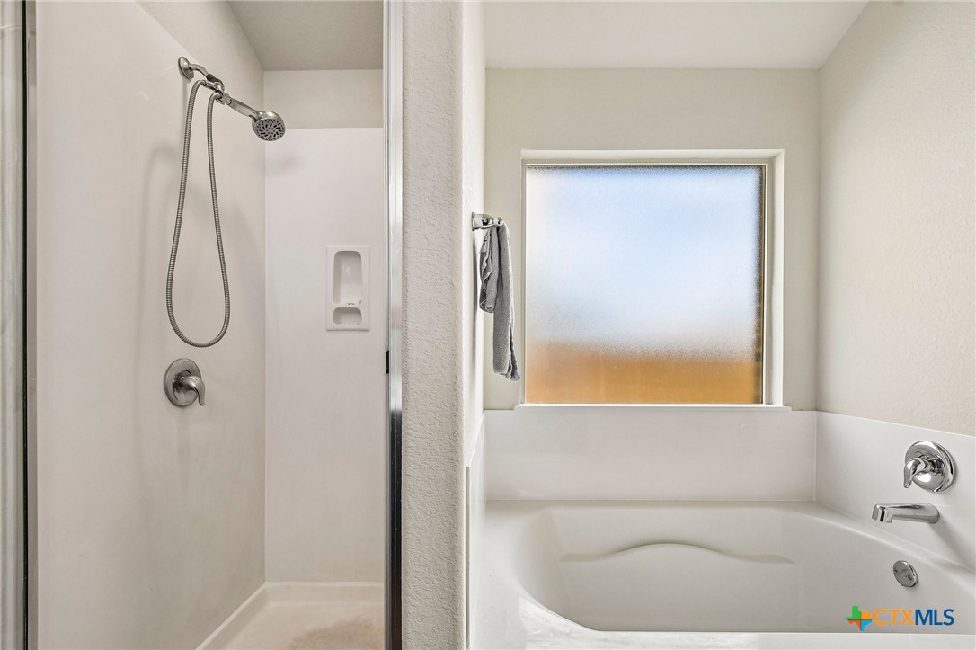 204 Bainbridge Road Temple, TX 76502 - Photo 29 of 43 Primary Bathroom