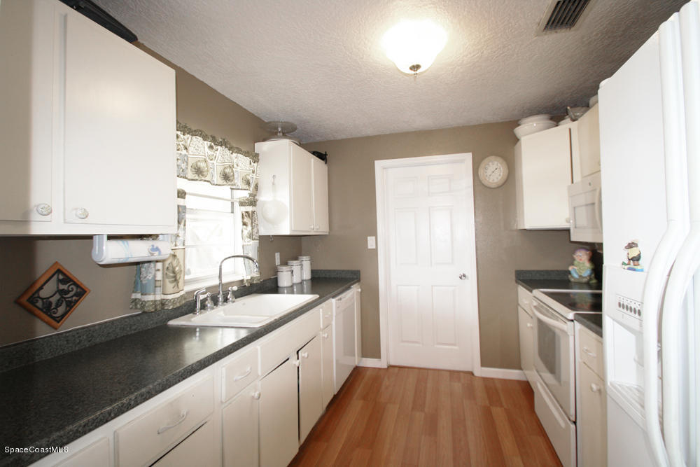 827 Mallard Road Cocoa, FL 32926 - Photo 6 of 20 New-Kitchen