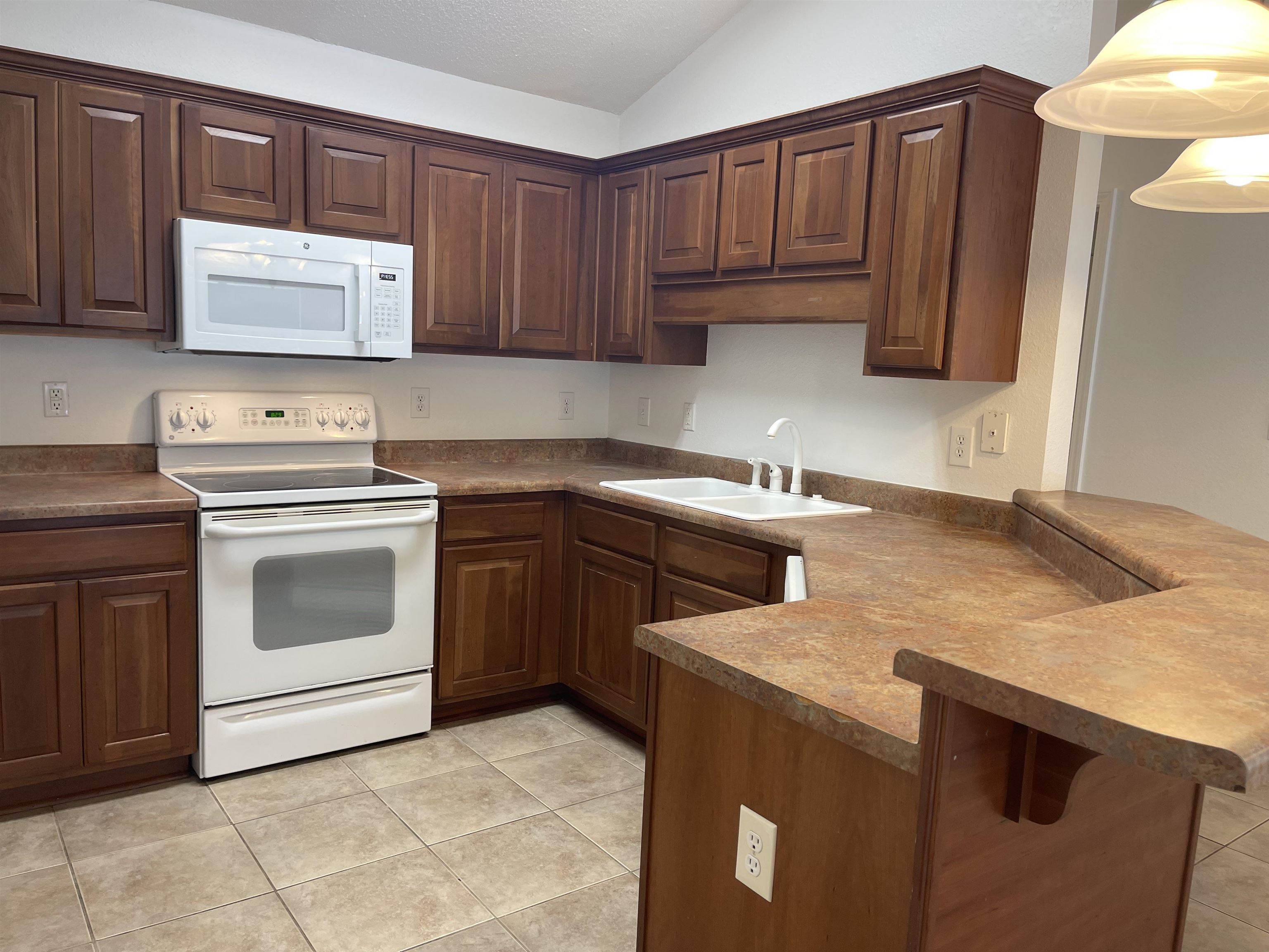 8235 Pecan Court Daphne, AL 36526 - Photo 4 of 23 Kitchen