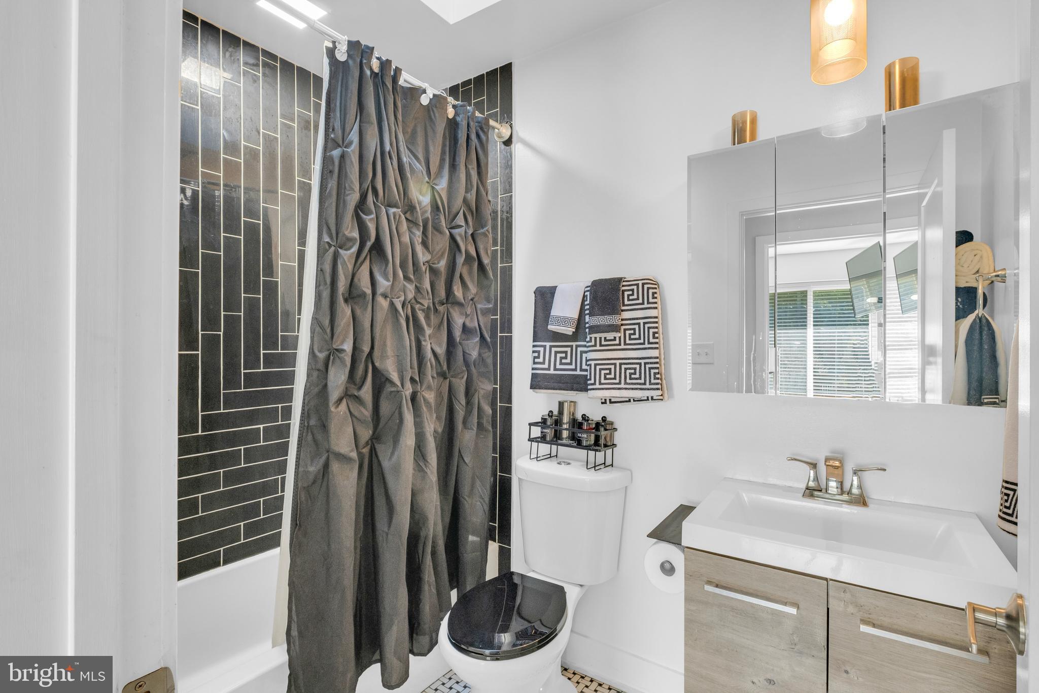 7600 Normandy Road Landover, MD 20785 - Photo 13 of 26 a bathroom with a sink toilet and shower