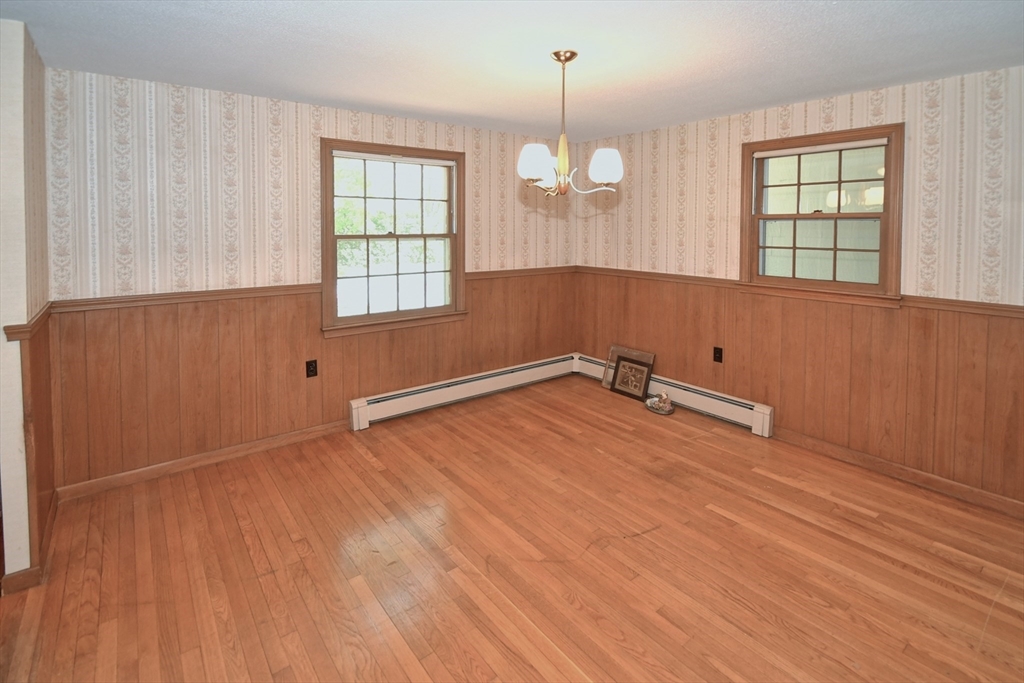 4 Applecrest Road Andover, MA 01810 - Photo 5 of 32