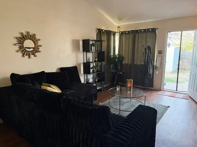 $450,000 | 1404 West Braker Lane, Austin, TX 78758