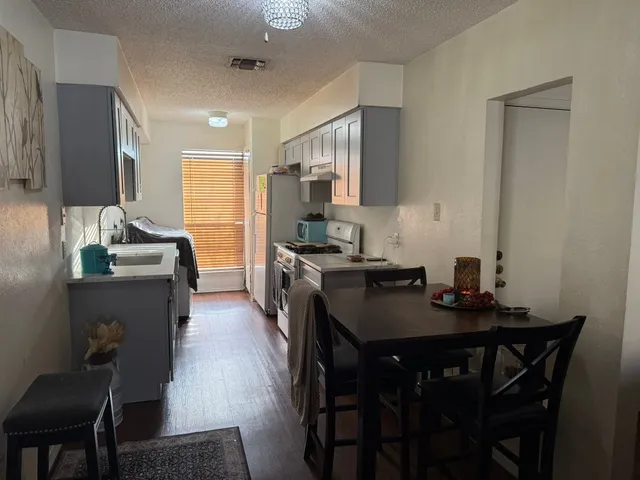 $450,000 | 1404 West Braker Lane, Austin, TX 78758