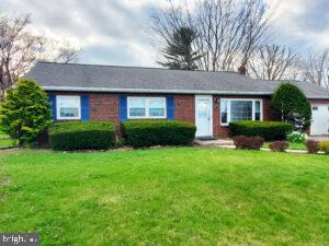 6 Limerock Road Lititz, PA 17543 - Photo 3 of 21