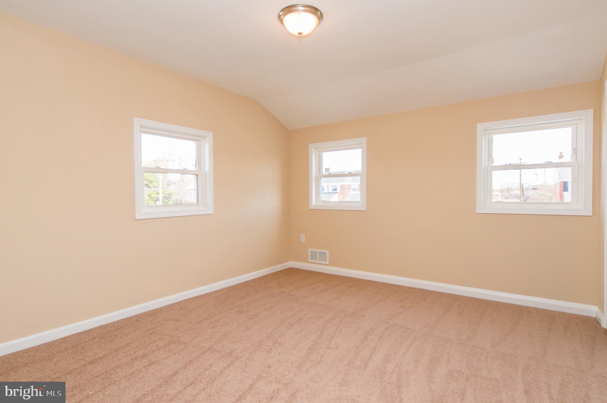 2709 Moorgate Road Baltimore, MD 21222 - Photo 8 of 22