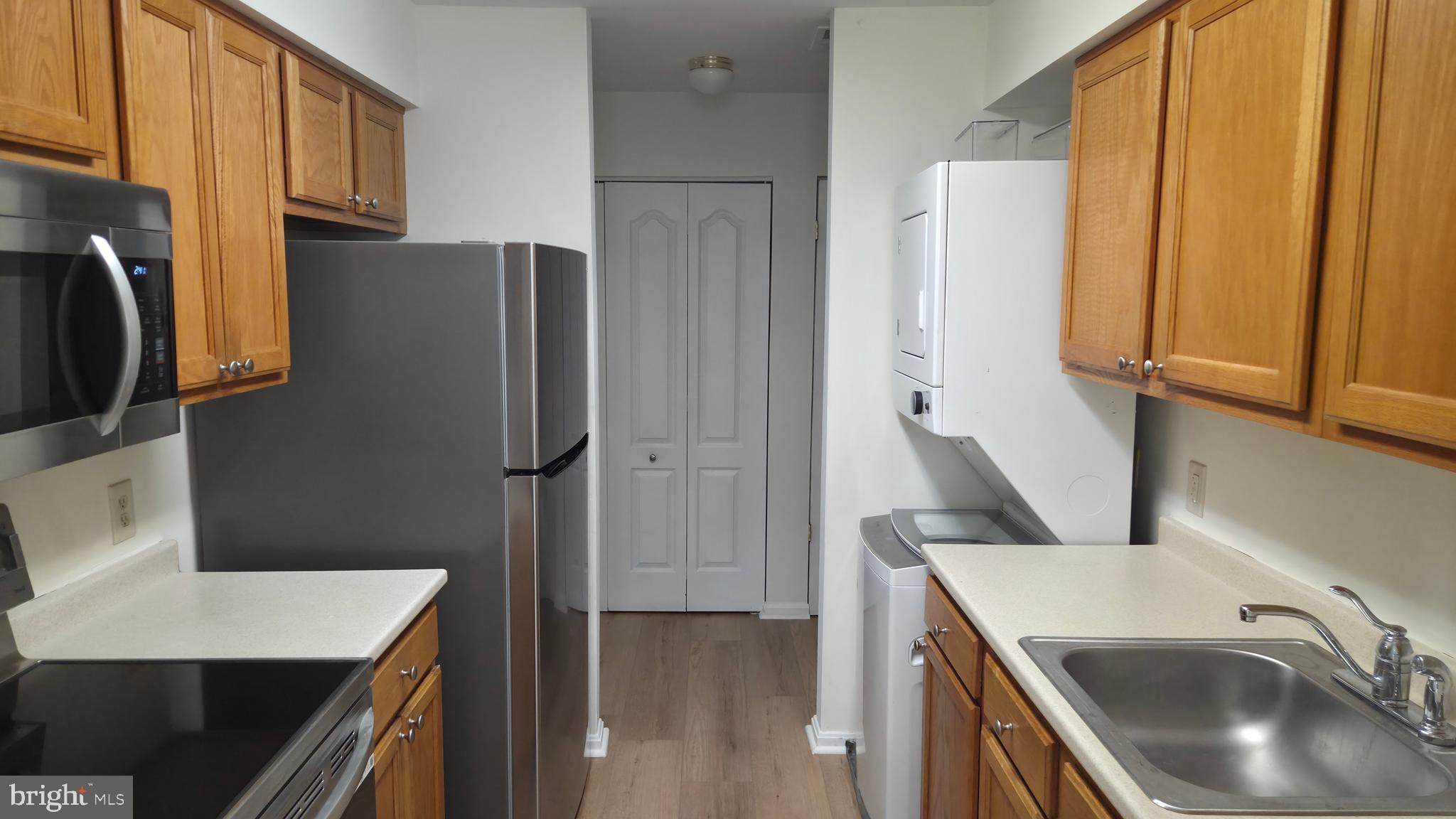 8387 Montgomery Run Road, Unit E Ellicott City, MD 21043 - Photo 3 of 25 kitchen