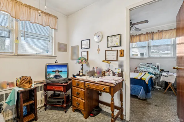 $599,999 | 189 Surrey Commons, Lynbrook, NY 11563