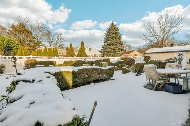 $599,999 | 189 Surrey Commons, Lynbrook, NY 11563