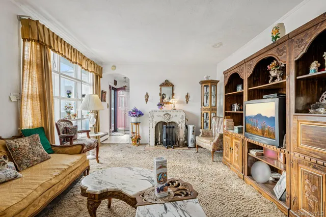 $599,999 | 189 Surrey Commons, Lynbrook, NY 11563