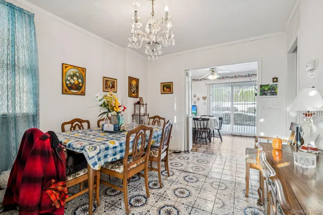 $599,999 | 189 Surrey Commons, Lynbrook, NY 11563