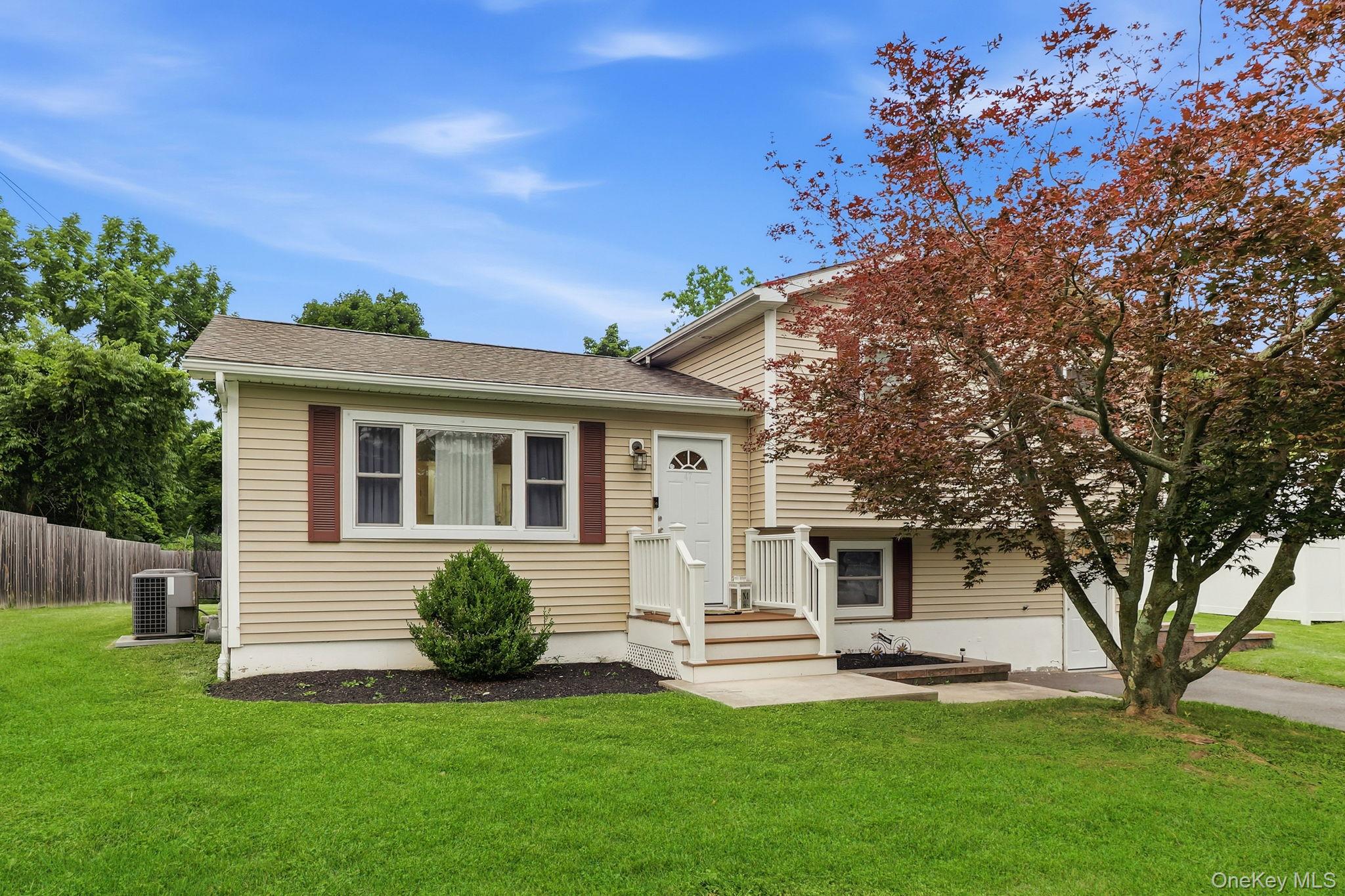 47 Riverview Drive Fishkill, NY 12524 - Photo 4 of 27