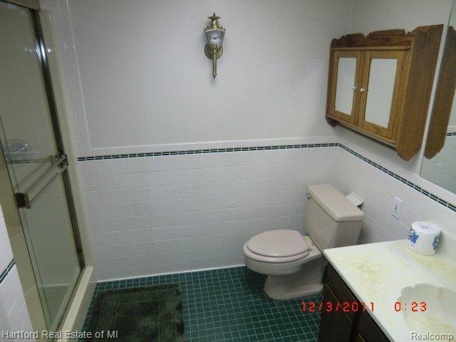 23835 Drake Road Farmington, MI 48335 - Photo 19 of 24 Lower Level bath