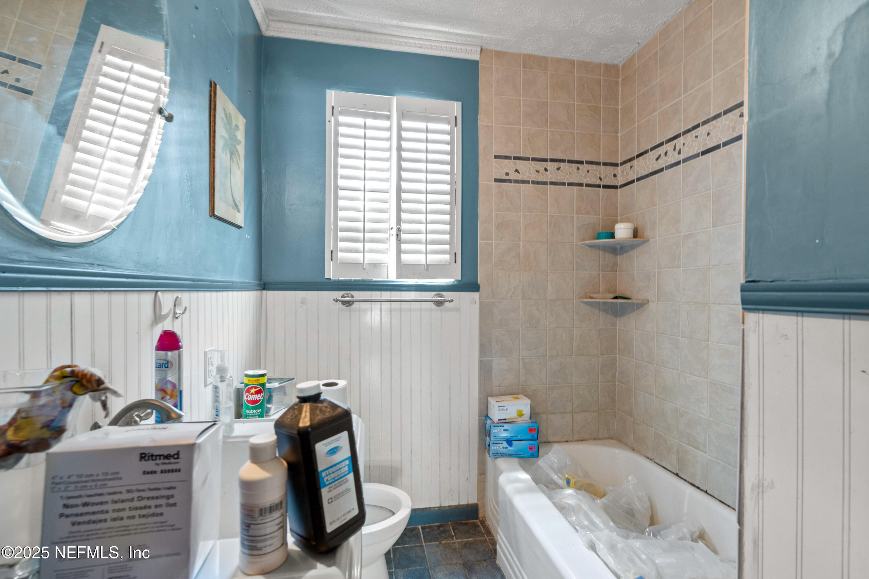 1045 Congleton Terrace Jacksonville, FL 32205 - Photo 13 of 21 GUEST BATHROOM