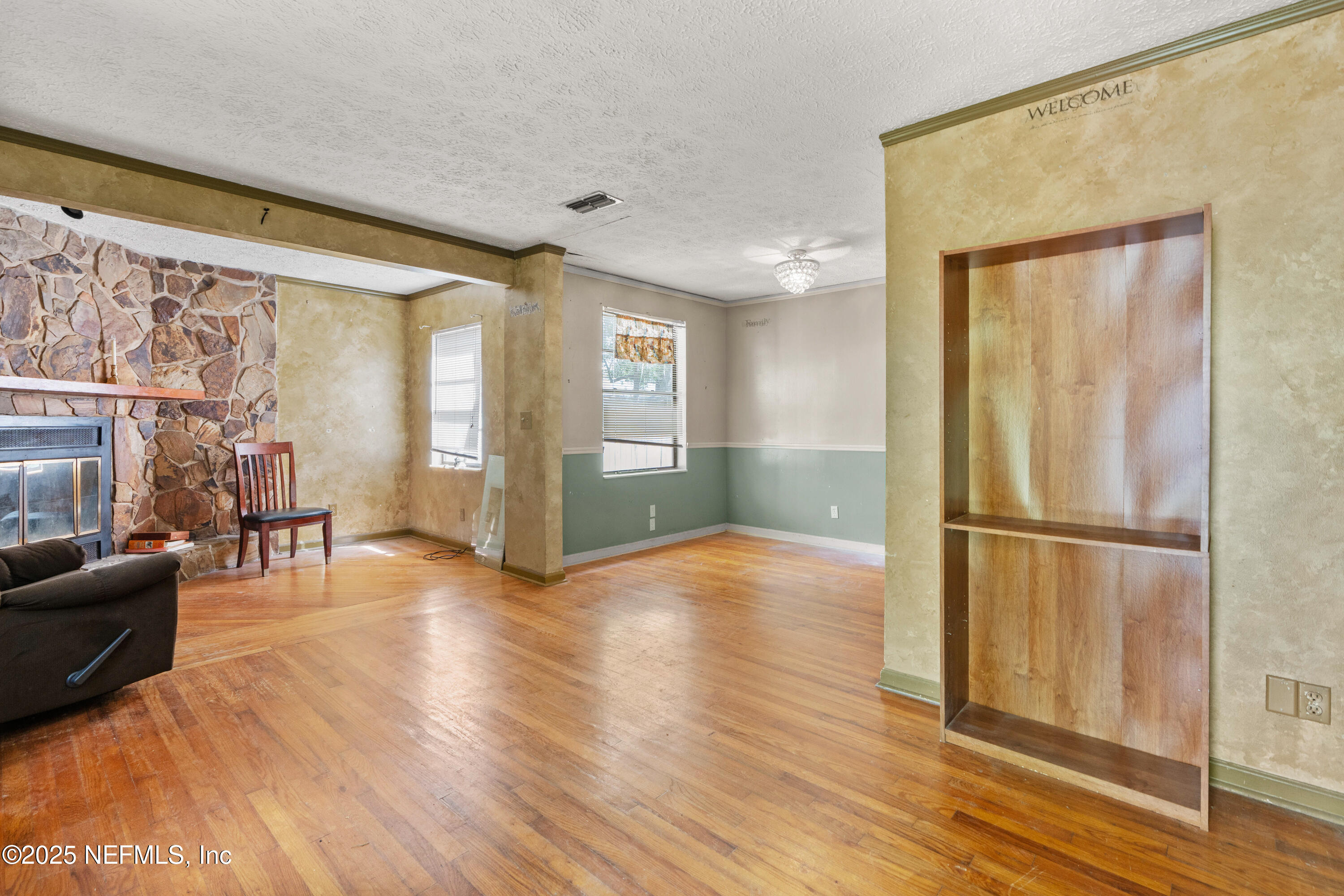 1045 Congleton Terrace Jacksonville, FL 32205 - Photo 4 of 21 LIVING ROOM