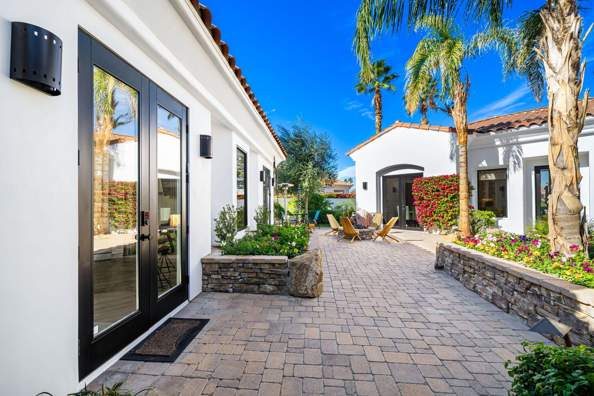275 Loch Lomond Road Rancho Mirage, CA 92270 - Photo 4 of 29 a view of a patio with chairs and potted plants