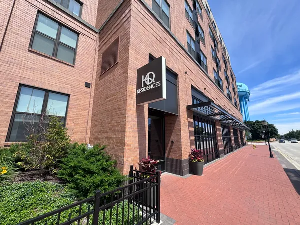 $2,100 | 122 East Northwest Highway, Unit 612, Mount Prospect, IL 60056