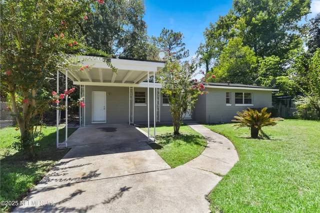 a front view of house with yard