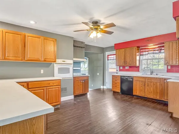 $300,000 | 9 Parklane Drive West, Troy, IL 62294