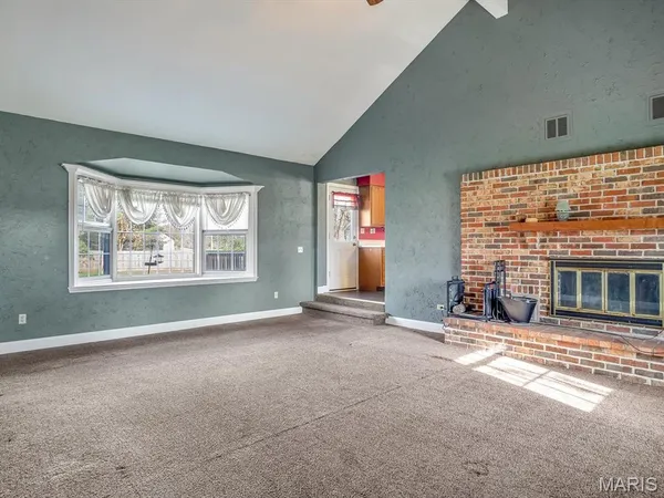 $300,000 | 9 Parklane Drive West, Troy, IL 62294