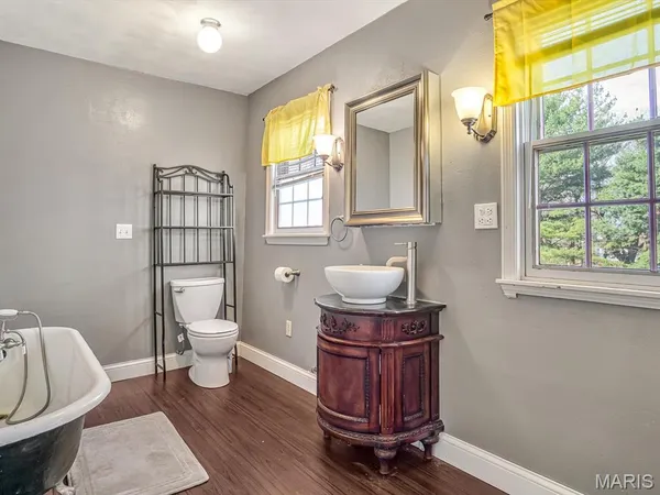 $300,000 | 9 Parklane Drive West, Troy, IL 62294