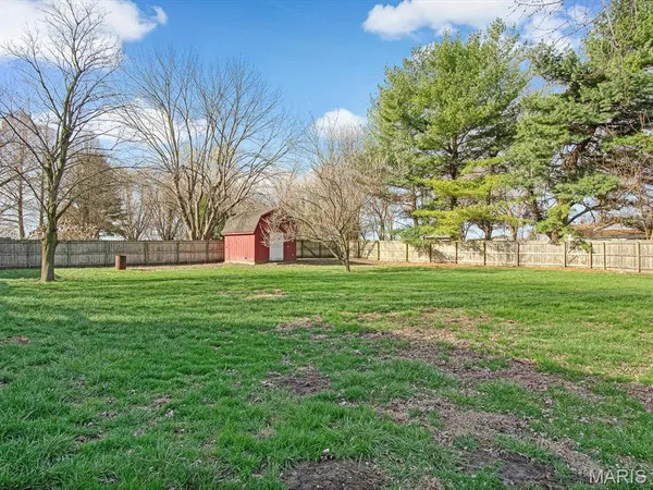 $300,000 | 9 Parklane Drive West, Troy, IL 62294