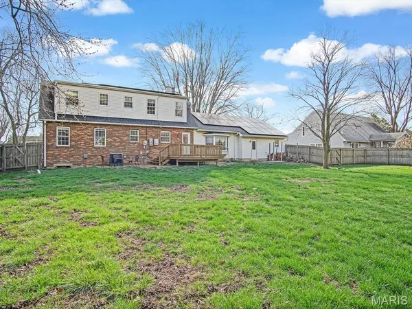 $300,000 | 9 Parklane Drive West, Troy, IL 62294