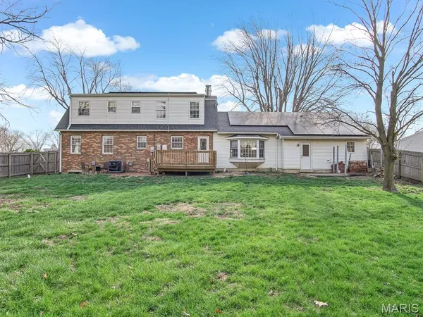 $300,000 | 9 Parklane Drive West, Troy, IL 62294