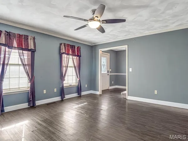 $300,000 | 9 Parklane Drive West, Troy, IL 62294