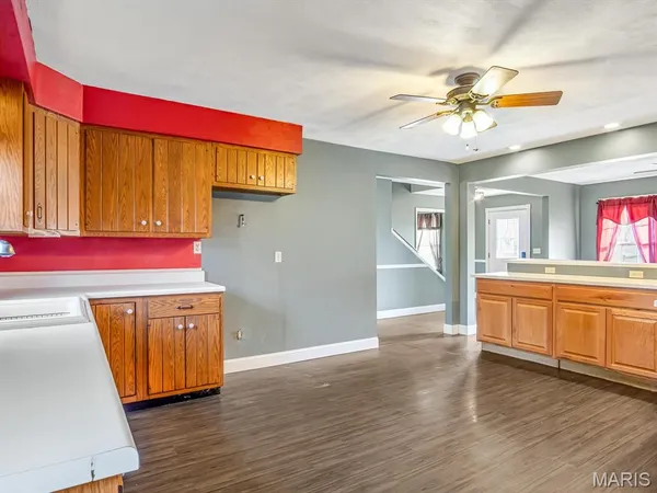 $300,000 | 9 Parklane Drive West, Troy, IL 62294