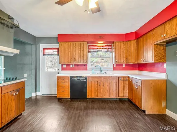 $300,000 | 9 Parklane Drive West, Troy, IL 62294