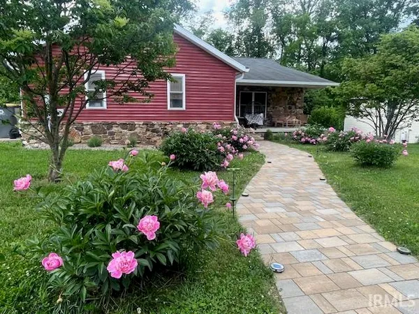 $3,200 | 1106 West Countryside Lane, Bloomington, IN 47403