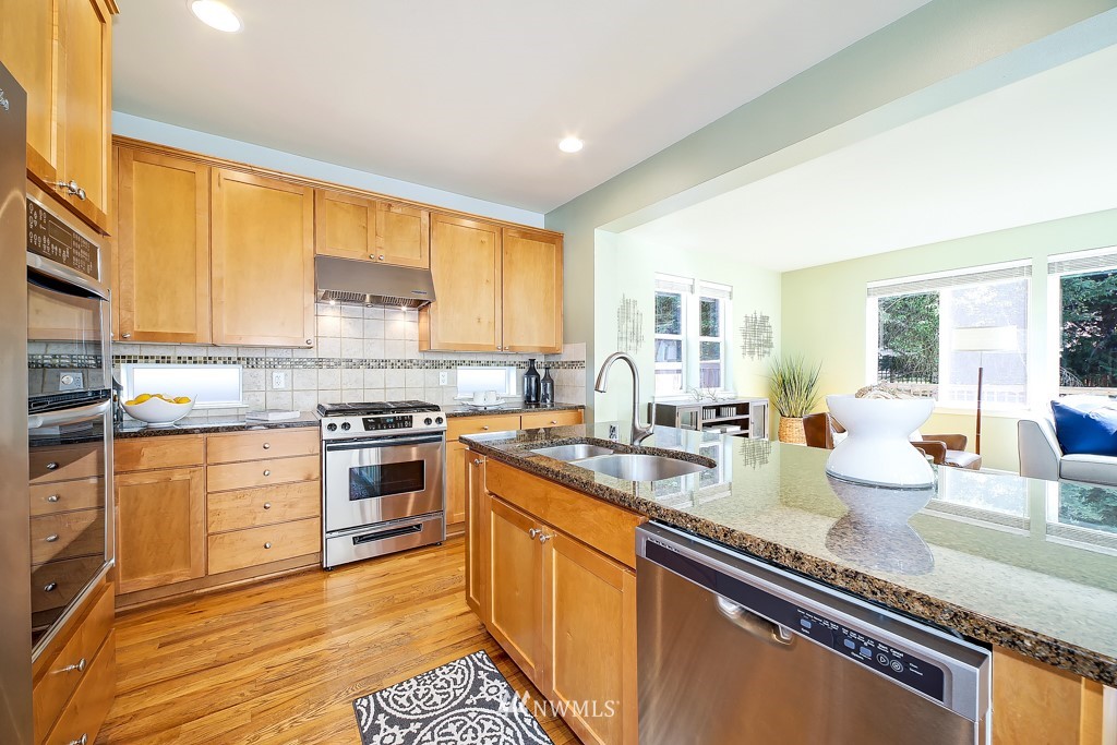660 Kitsap Avenue Northeast Renton, WA 98059 - Photo 3 of 21