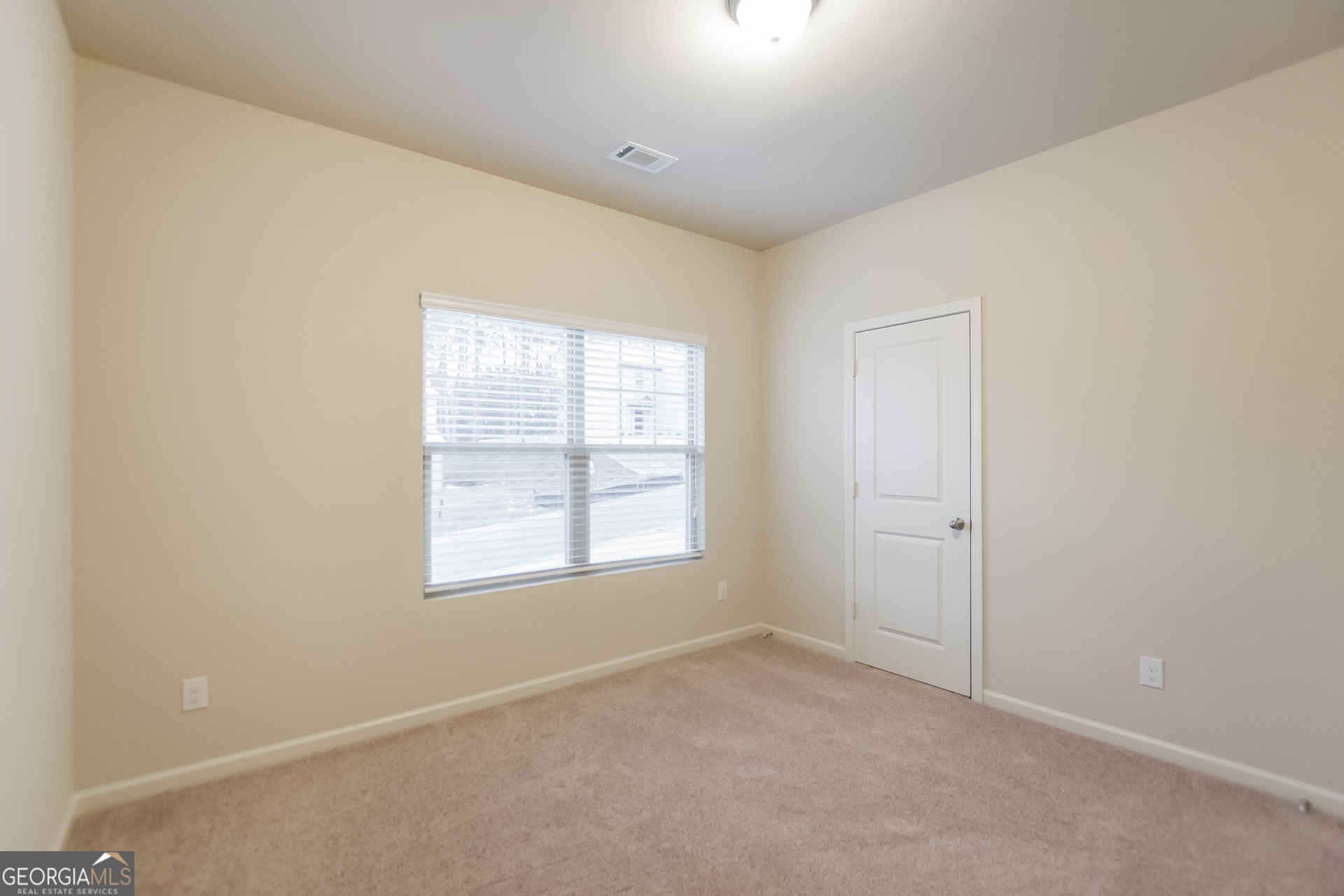 16 Sycamore Street Cartersville, GA 30120 - Photo 11 of 15 an empty room with a window