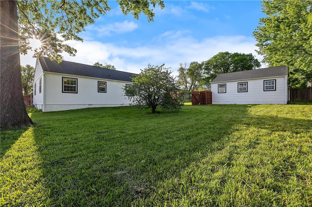 1227 North Jesse James Road Excelsior Springs, MO 64024 - Photo 28 of 34