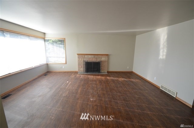 13004 15th Avenue Southwest Burien, WA 98146 - Photo 2 of 11