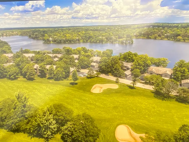 $519,000 | 529 White Oak Lane, Lake Barrington, IL 60010