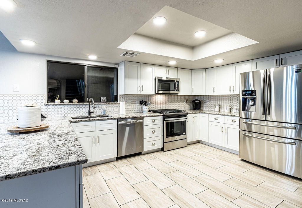 12555 North Copper Queen Way Tucson, AZ 85755 - Photo 11 of 42