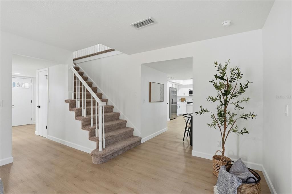 404 Bryan Oak Avenue Brandon, FL 33511 - Photo 8 of 43 a view of entryway with livingroom