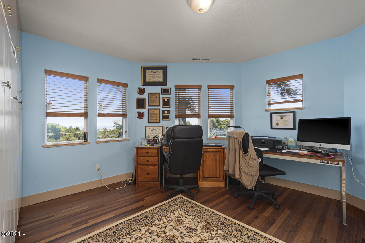 2002 Northwest View Ridge Drive Waldport, OR 97394 - Photo 15 of 49 office/bdrm