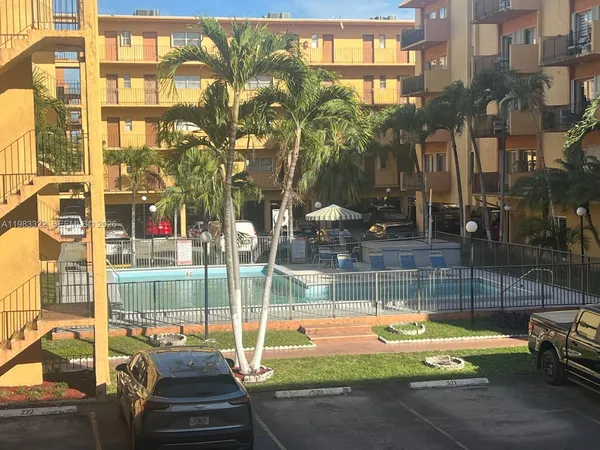 $2,300 | 1900 West 54th Street, Unit 119, Hialeah, FL 33012