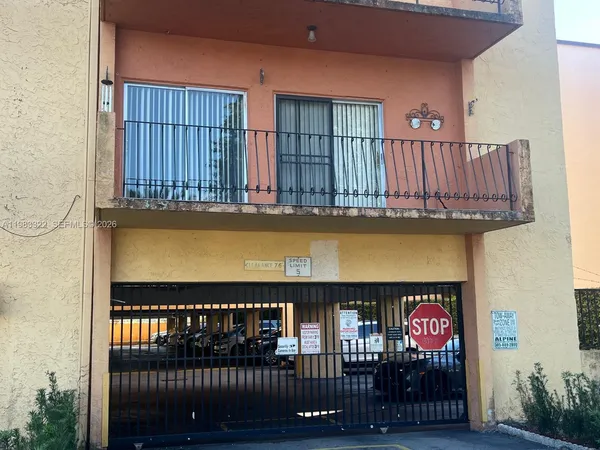 $2,300 | 1900 West 54th Street, Unit 119, Hialeah, FL 33012